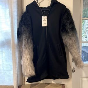 Black Zara zipper jacket fur sleeve size M